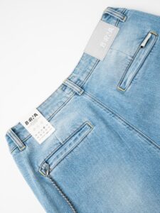 BERNA Jeans con gamba morbida, tasca pantalone e catenella laterale 215186 (3)