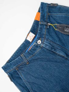 BERNA Jeans cropped morbido di gamba con tasca pantalone e stampa azteca fronteretro 205109 (3)