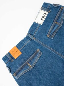 BERNA Jeans cropped morbido di gamba con tasca pantalone e stampa azteca fronteretro 205109 (6)