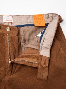 BERNA Pantalone in velluto con pinces e fibbie laterali 205083 Bruciato (5)