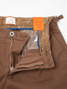 BERNA Pantalone morbido con pinces e fibbie laterali 205169 Bruciato (5)