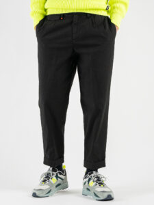 BERNA Pantalone morbido con pinces e fibbie laterali 205169 Nero (1)