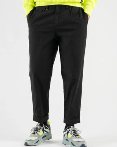 BERNA Pantalone con gamba morbida, pinces e cinturini laterali 205169 Nero