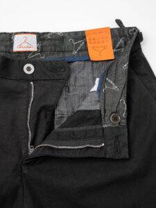 BERNA Pantalone morbido con pinces e fibbie laterali 205169 Nero (2)