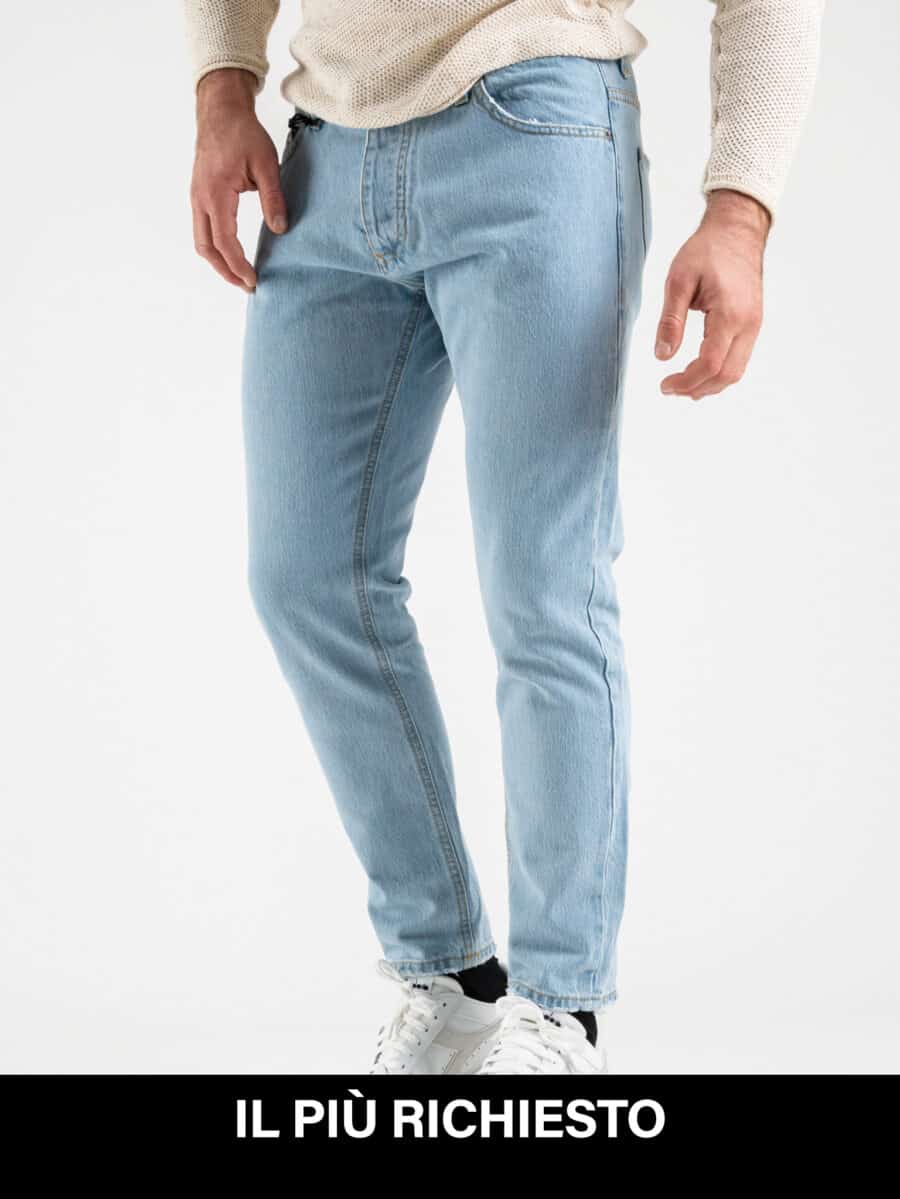 ESTASI Jeans azzurro senza rotture e corto alla caviglia IBRA
