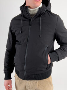 Giubbino tecnico con cappuccio e tasche frontali H3351 Nero3