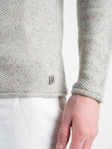 BL11 Maglione girocollo leggero a nido d’ape bottonato 11BL402G7 Perla3