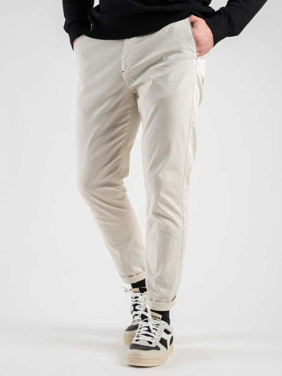 BL11 Pantalone chinos basico, leggero e morbido Panna