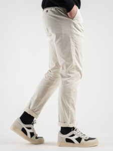BL11 Pantalone chinos basico, leggero e morbido Panna (4)