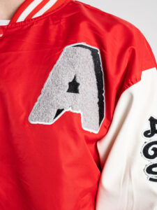 Bomber varsity in tessuto tecnico con maniche in ecopelle e applicazioni 3038 Rosso5