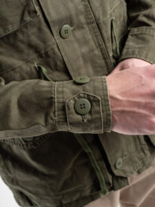 Giacchetta leggera stile militare con tasconi frontali BG0115 VERDE9