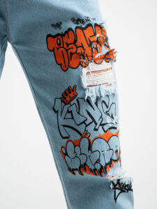 Jeans azzurro chiaro con stampe, rotture e coulisse CR2376 Azzurro6