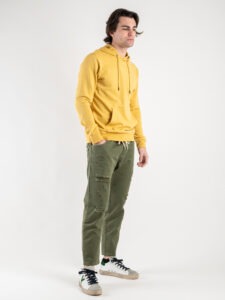Jeans leggero cropped con coulisse e rotture CR2307 Verde militare7