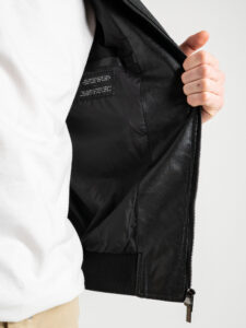 OVER-D Bomber in ecopelle con tasche frontali, zip e polsini SSJ05 Nero (10)