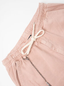 V2 Jeans DRILL con coulisse, piccole graffiature, pacht laterali e catenella Cipria6
