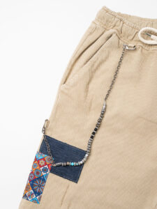 V2 Jeans DRILL con coulisse, piccole graffiature, pacht laterali e catenella Sabbia1