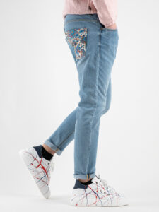 V2 Jeans azzurro slim,tasca posteriore con stampa MARMO Denim2