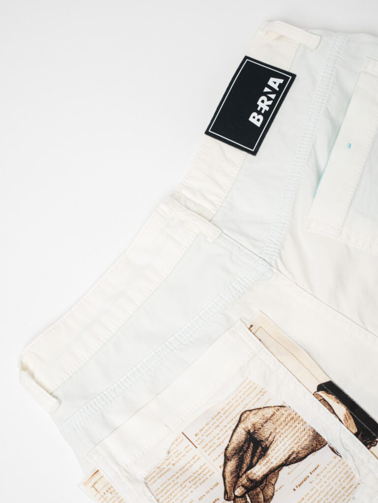 BERNA Pantalone con patch giornale 210195 Latte2 BERNA BERNA Pantalone con patch giornale 210195 Latte