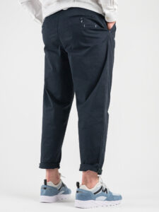 BERNA Pantalone leggero a gamba morbida con pinces 230332 Navy2