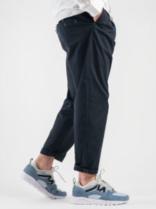 BERNA Pantalone leggero a gamba morbida con pinces 230332 Navy3