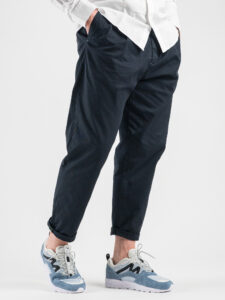 BERNA Pantalone leggero a gamba morbida con pinces 230332 Navy4
