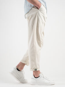 BERNA Pantalone leggero a gamba morbida con pinces 230332 Panna3