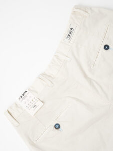 BERNA Pantalone leggero a gamba morbida con pinces 230332 Panna5