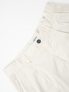 BERNA Pantalone leggero a gamba morbida con pinces 230332 Panna6