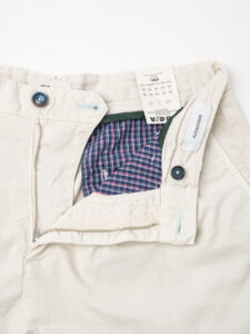 BERNA Pantalone leggero a gamba morbida con pinces 230332 Panna7