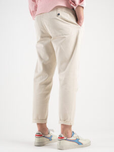 BERNA Pantalone leggero cropped con pinces 230336 Panna3