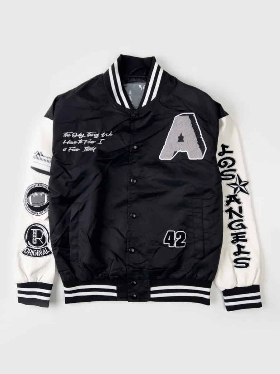 Bomber varsity in tessuto tecnico con maniche in ecopelle e applicazioni 3038 Nero-Bianco