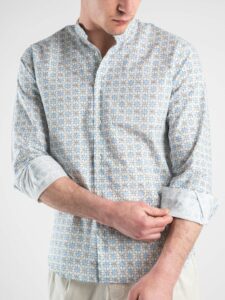 ESTASI Camicia coreana in cotone bianca con fantasia maiolica LEVANTE Azzurra5