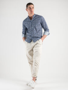 ESTASI Camicia in cotone con collo coreana e stampa foglie ARIETE Blu6