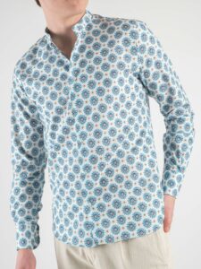 ESTASI Camicia in cotone con collo coreana fantasia maiolica MENGONI Azzurra1