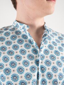 ESTASI Camicia in cotone con collo coreana fantasia maiolica MENGONI Azzurra2