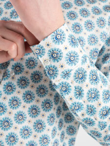 ESTASI Camicia in cotone con collo coreana fantasia maiolica MENGONI Azzurra4