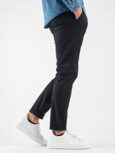 ESTASI Pantalone made in italy in tessuto leggero con coulisse e risvolto TOKYO Nero3