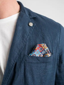 V2 Giacca in misto lino con pochette e interni in fantasia maiolica Blu3