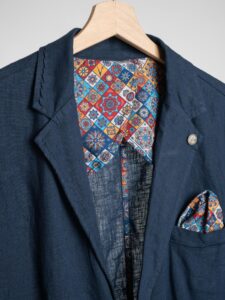 V2 Giacca in misto lino con pochette e interni in fantasia maiolica Blu8