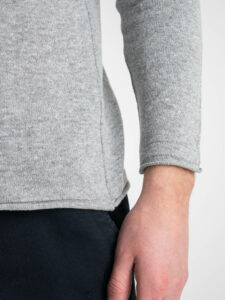 V2 Maglione leggero con taschino a contrasto e pochette MALGBL Grigio4