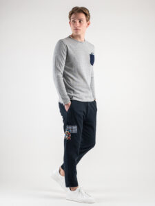 V2 Maglione leggero con taschino a contrasto e pochette MALGBL Grigio5