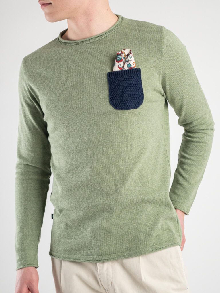 V2 Maglione leggero con taschino a contrasto e pochette MALGBL Verde1 V2 V2 Maglione leggero con taschino a contrasto e pochette MALGBL Verde