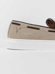 V2 Mocassino barca in camoscio beige con nappine marroni SANTORINI5