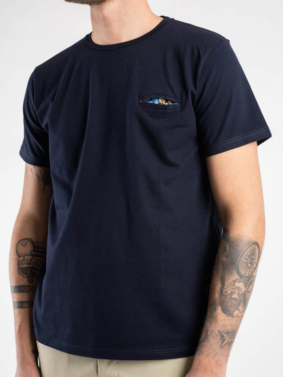 V2 T-shirt basica con taschino interno floreale Blu