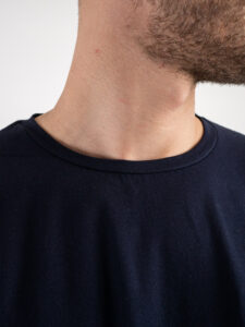 V2 T-shirt basica con taschino interno floreale Blu (4)