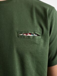 V2 T-shirt basica con taschino interno floreale Verde (4)