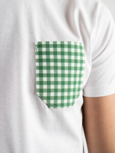 V2 T-shirt in cotone con taschino a quadretti colorati Bianca (4)