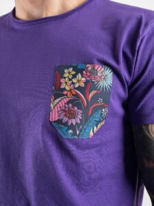 V2 T-shirt in cotone con taschino blu fiorato Viola2