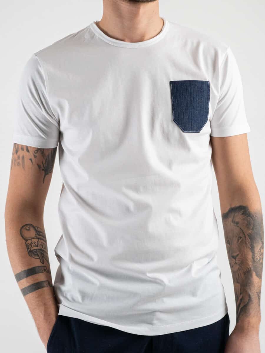 V2 T-shirt in cotone con taschino in jeans Bianca