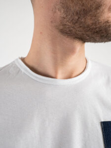 V2 T-shirt in cotone con taschino in jeans Bianca (4)